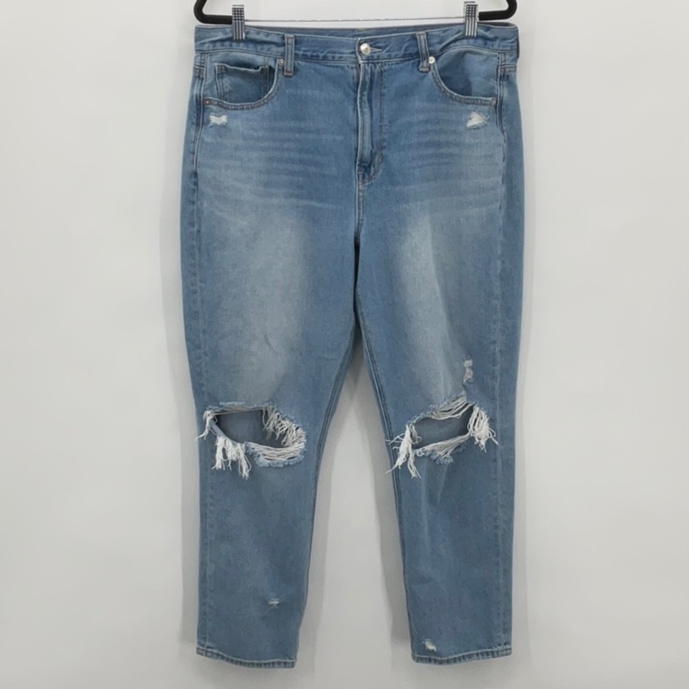 American Eagle Distressed Mom Jeans Size 16